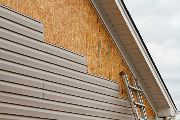 Professional Emergency Siding Repair technician working in Markleysburg, PA